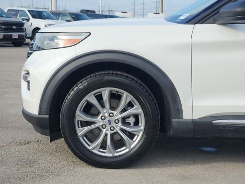 Used 2020 Ford Explorer XLT w/ Equipment Group 202A RWD image 9
