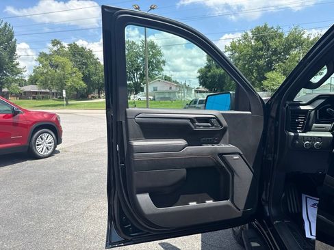 Used 2025 GMC Sierra 1500 AT4 w/ AT4 Premium Package AWD/4WD image 17