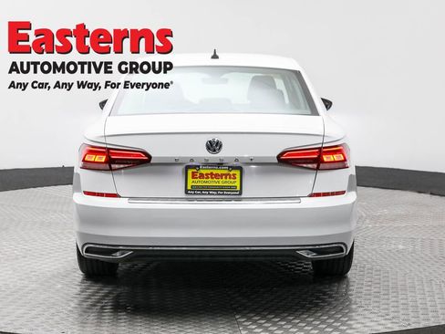 Used 2022 Volkswagen Passat 2.0T SE image 9