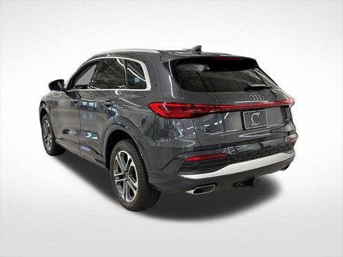 Certified 2025 Audi Q5 Premium w/ Convenience Package AWD/4WD image 3