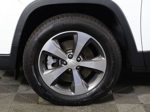 Used 2019 Jeep Cherokee Limited AWD/4WD image 22