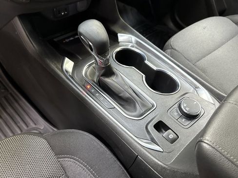 Used 2023 Chevrolet Traverse LT image 24