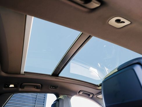 Certified 2025 Porsche Macan image 29