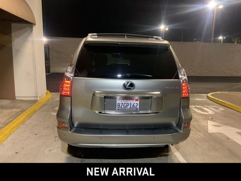 Used 2022 Lexus GX 460 Premium w/ Premium Package image 5