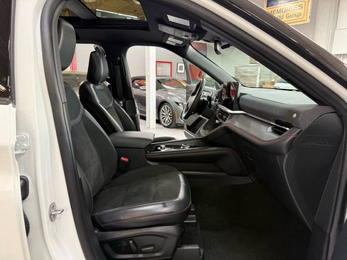 Used 2025 Ford Explorer ST AWD/4WD image 17
