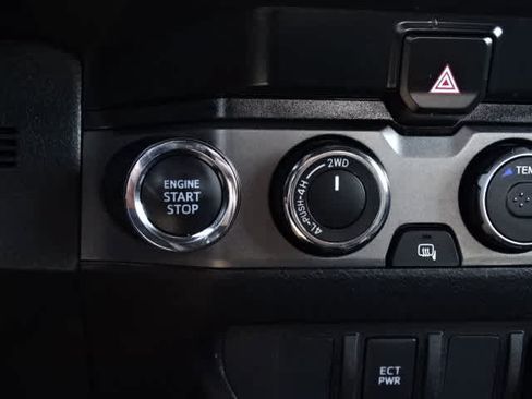 Certified 2023 Toyota Tacoma TRD Off-Road AWD/4WD image 30