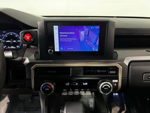 Certified 2025 Toyota Tacoma TRD Off-Road image 17