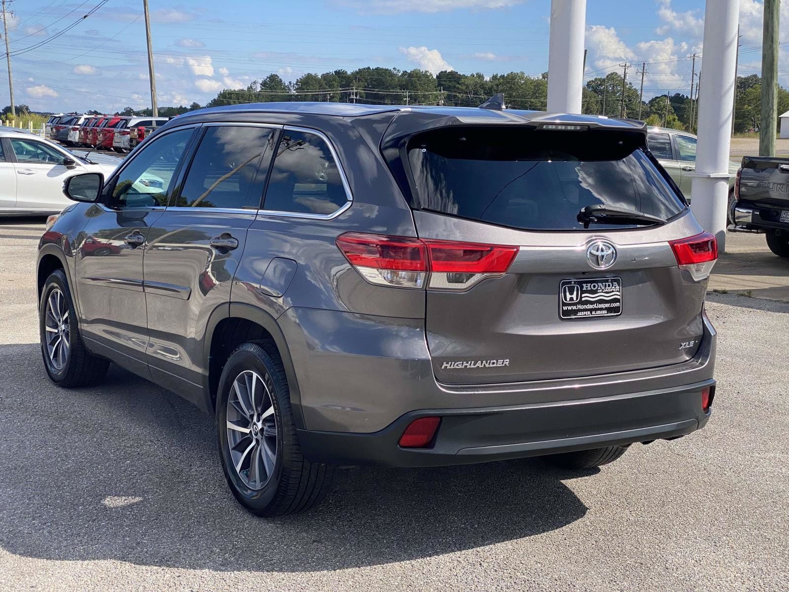 Used 2017 Toyota Highlander XLE FWD image 5
