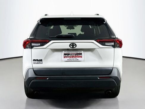 Used 2021 Toyota RAV4 LE FWD image 6
