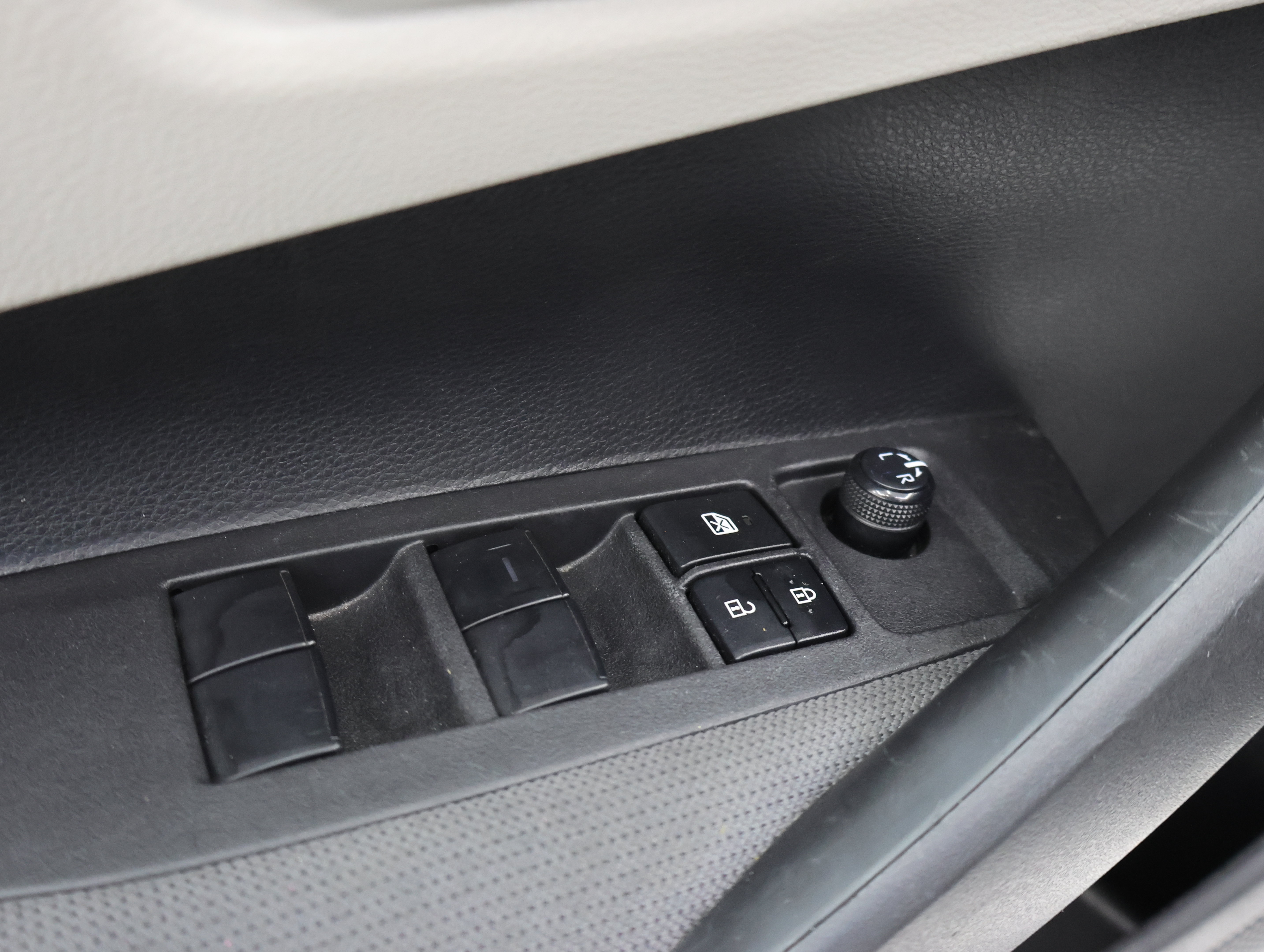 Used 2024 Toyota Corolla LE FWD image 36
