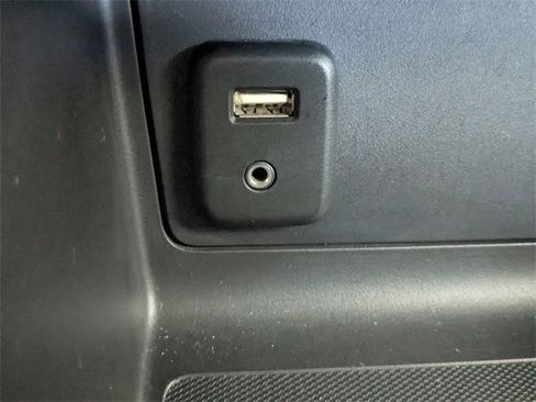 Used 2015 Chevrolet Colorado Z71 image 23