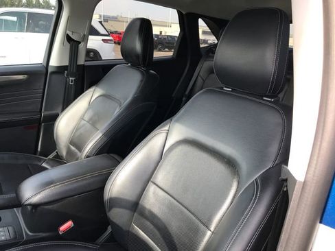 Used 2022 Ford Escape Titanium image 5