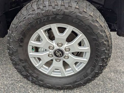 Used 2025 Toyota Tacoma SR5 AWD/4WD image 11