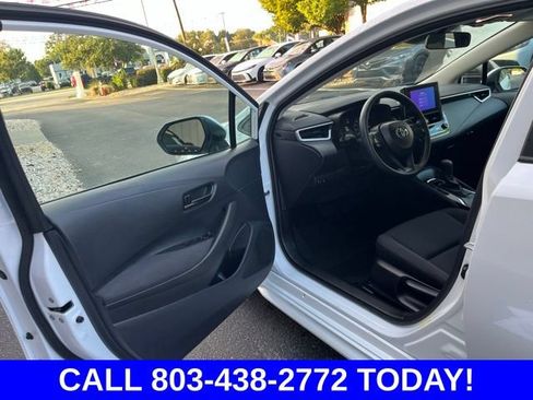 Used 2025 Toyota Corolla LE FWD image 4