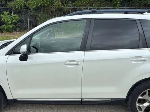 Used 2017 Subaru Forester 2.5i Touring AWD/4WD image 4
