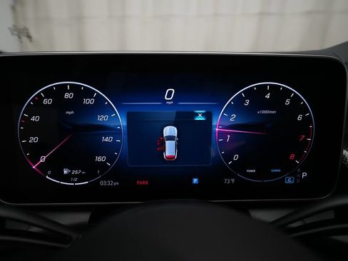 Used 2025 Mercedes-Benz GLC 300 4MATIC image 2