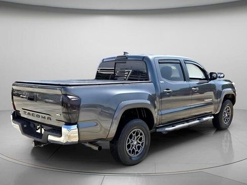 Used 2018 Toyota Tacoma SR5 RWD image 7