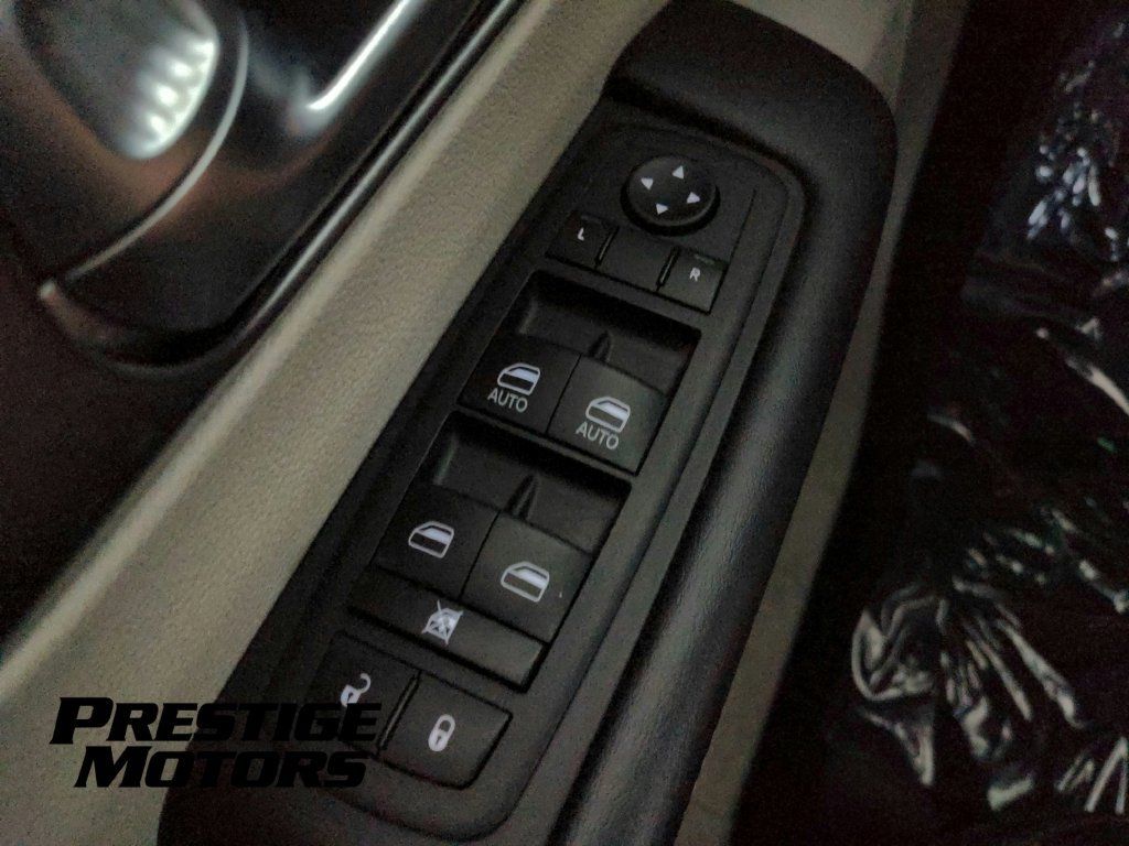 Used 2023 Chrysler Pacifica Touring-L FWD image 20