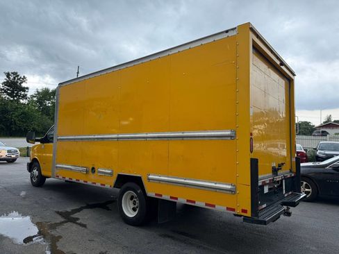 Used 2019 GMC Savana 3500 Extended w/ Driver Convenience Package image 5