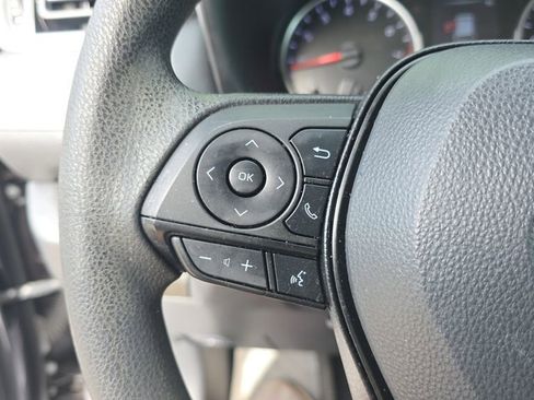 Used 2022 Toyota RAV4 LE image 18