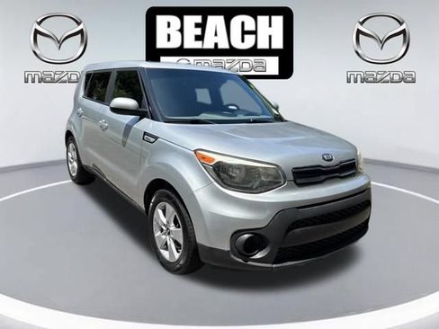 Used 2018 Kia Soul FWD image 1