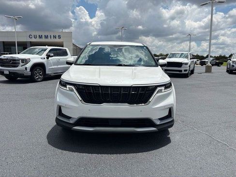 Used 2023 Kia Carnival EX FWD image 2