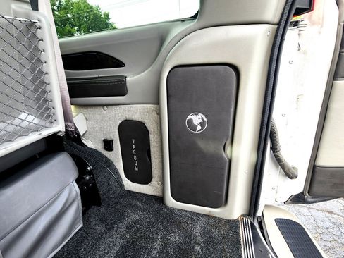 Used 2020 Chevrolet Express 2500 w/ Enhanced Convenience Package RWD image 16