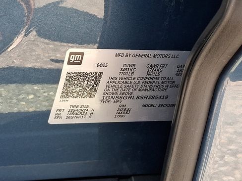 Certified 2025 Chevrolet Suburban High Country AWD/4WD image 27