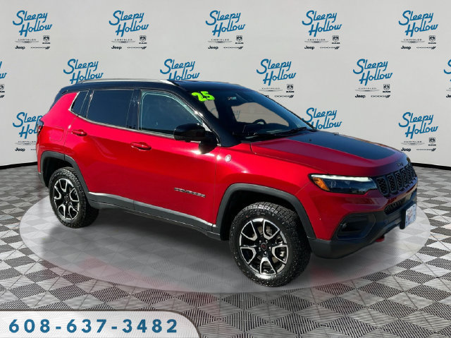 Used 2025 Jeep Compass Trailhawk w/ Trailhawk Elite Group AWD/4WD image 3
