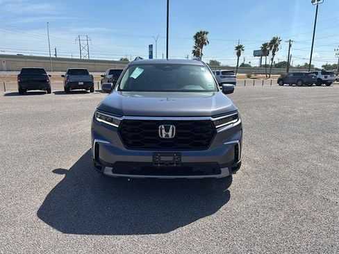 Used 2025 Honda Pilot Touring image 2