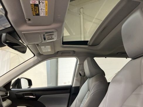 Used 2020 Toyota Highlander XLE image 20