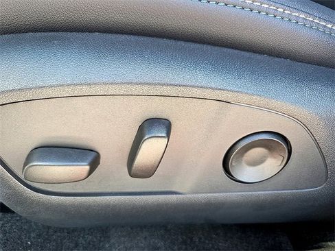 New 2026 Chevrolet Equinox EV LT image 13