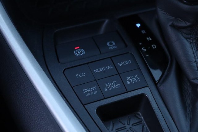 Used 2025 Toyota RAV4 XLE AWD/4WD image 19