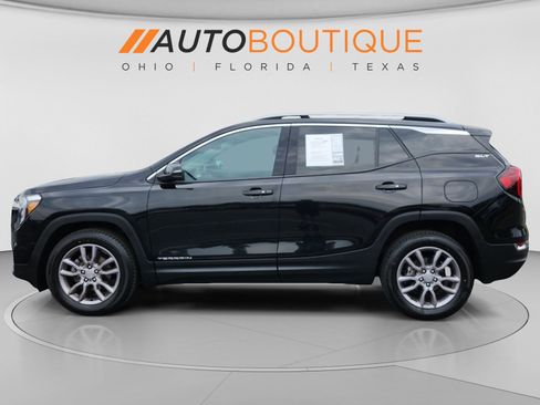 Used 2022 GMC Terrain SLT w/ Infotainment Package II AWD/4WD image 2