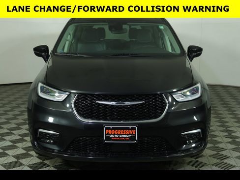 Used 2022 Chrysler Pacifica Touring-L image 11