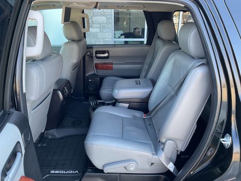 Used 2018 Toyota Sequoia Platinum image 33