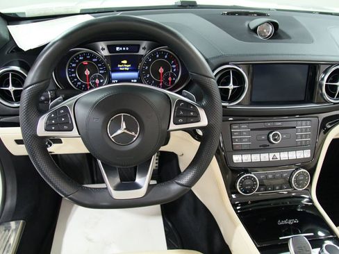 Certified 2018 Mercedes-Benz SL 550 image 20
