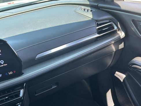 Certified 2025 Chevrolet Traverse LT FWD image 19