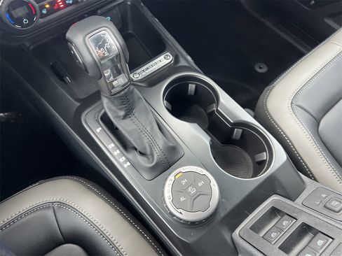 New 2025 Ford Bronco Outer Banks image 8