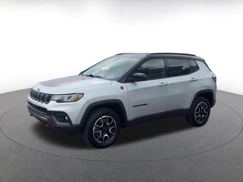 Used 2025 Jeep Compass Trailhawk AWD/4WD image 8