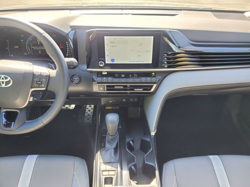 Used 2025 Toyota Camry SE FWD image 12