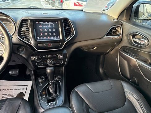 Used 2020 Jeep Cherokee Limited image 11
