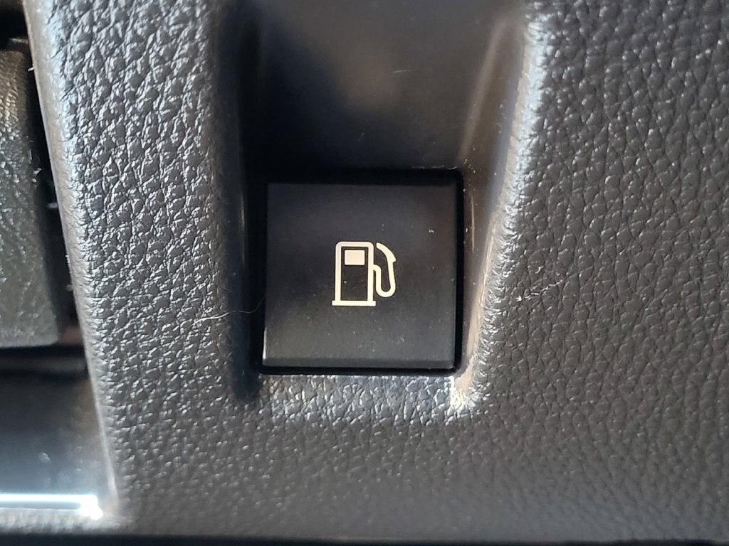 Used 2022 Toyota Highlander L FWD image 10