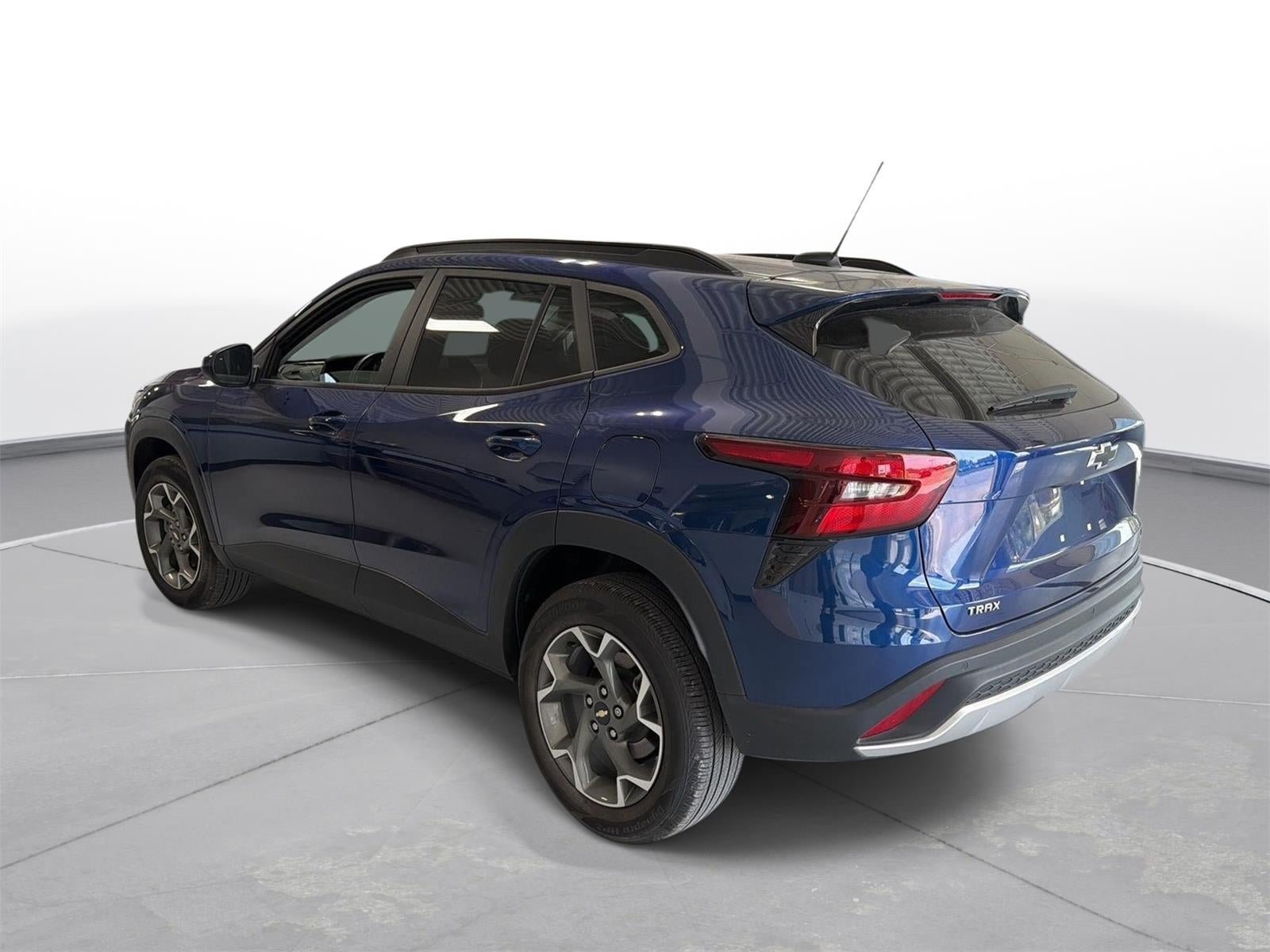 Used 2024 Chevrolet Trax LT w/ Driver Confidence Package FWD image 6