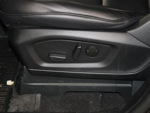 Used 2023 Ford Explorer XLT w/ Equipment Group 202A image 14