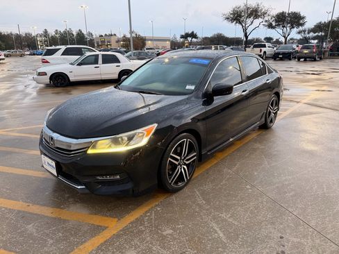 Used 2017 Honda Accord Sport image 4