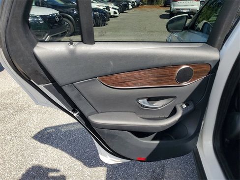 Used 2020 Mercedes-Benz GLC 300 image 29