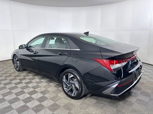 Used 2024 Hyundai Elantra Limited image 5