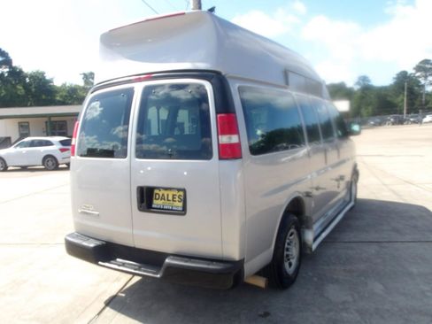 Used 2007 Chevrolet Express 2500 Passenger w/ Power and Light Package RWD image 14