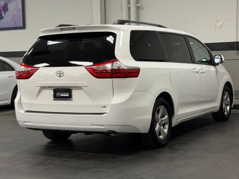 Used 2015 Toyota Sienna LE image 12